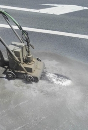 海南?？谂c三亞 高壓水除線機助力道路標志線專業保潔